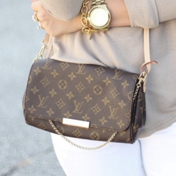 Louis Vuitton, Bags, Beautiful Offers Louis Vuitton Favorite Pm 2 Way  Shoulder Or Crossbody